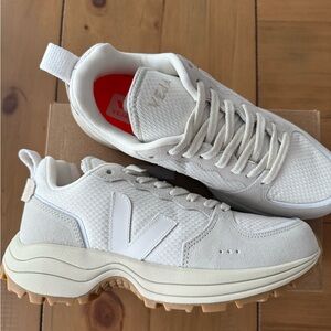 Veja Venturi II Hexamesh Gravel White W9 M7 NEW IN BOX